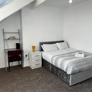 Le Crescent Rooms, Мидлсбро